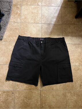 Men's Black Cargo Shorts with Utility Pockets - Unbranded